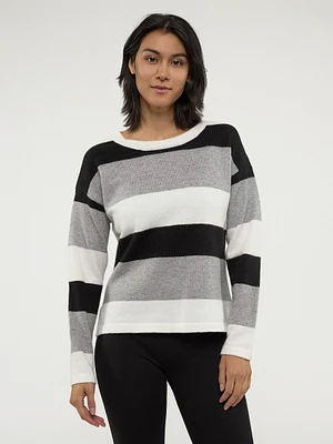 Long-sleeve semi-fitted pullover sweater