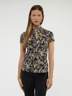 Short-sleeve semi-fitted t-shirt