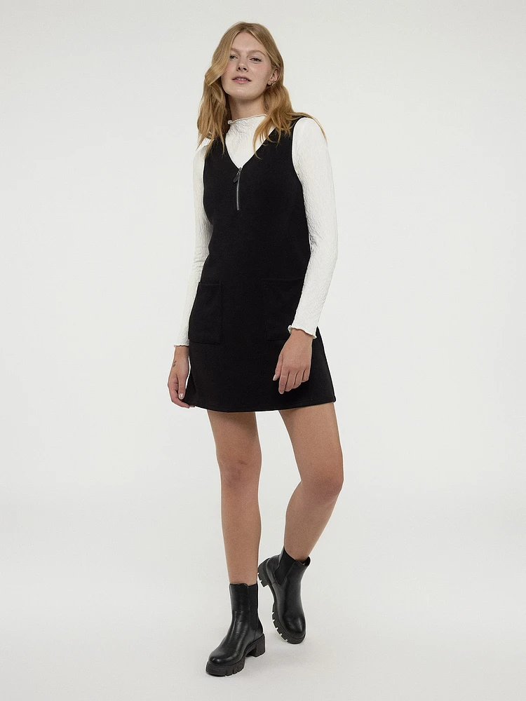 Robe courte sans manches