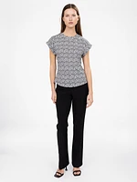 Short-sleeve semi-fitted t-shirt