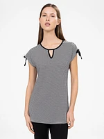 Short-sleeve semi-fitted tunic