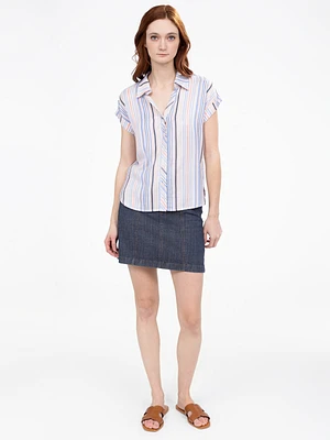 Short-sleeve semi-fitted blouse with buttons