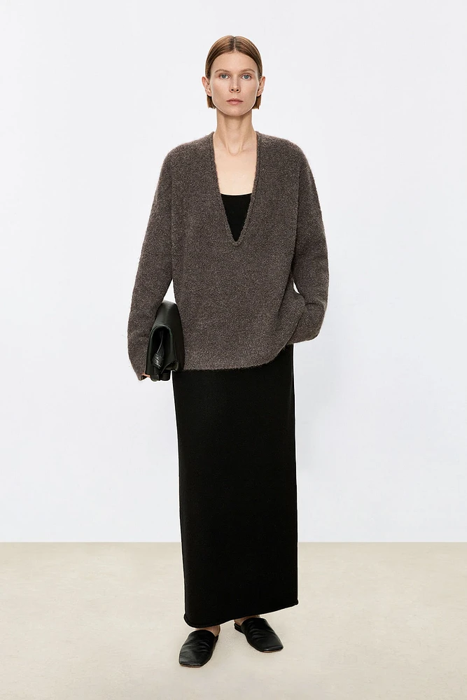 Italian Cariaggi Cashmere Rolled-Edge Deep V Sweater