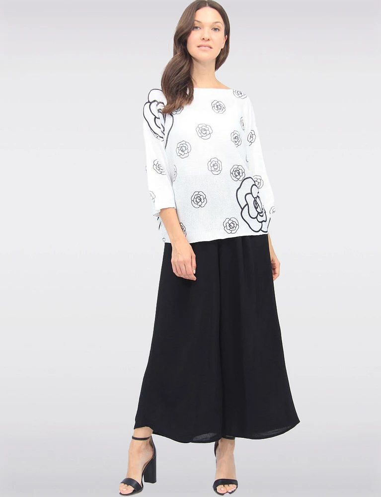 Black & White Floral Print 3/4 Dolman Sleeve Boatneck Knit Top by Froccella