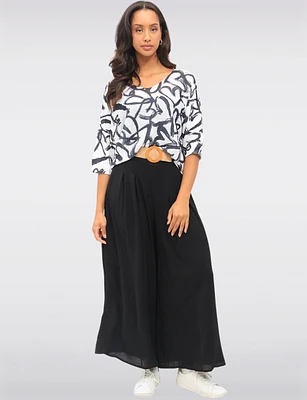 Black & White Hearts Print 3/4 Dolman Sleeve V-Neck Knit Top by Froccella