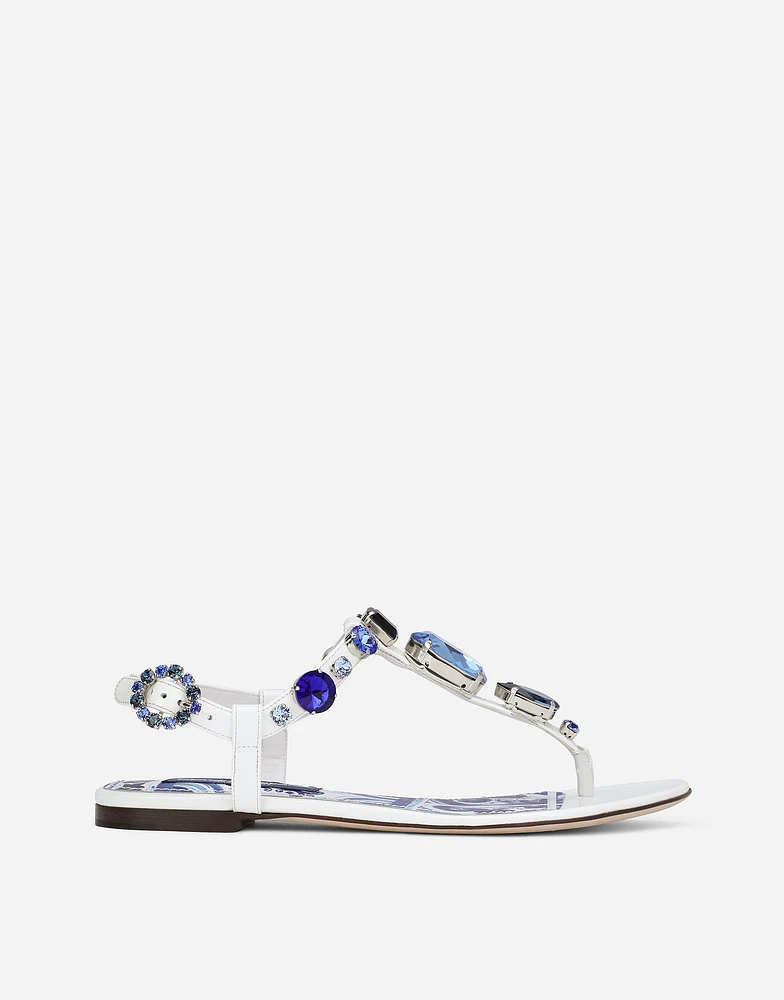 Patent leather thong sandals with embroidery