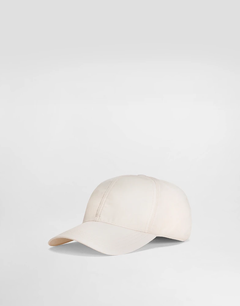 Baseball cap with logo