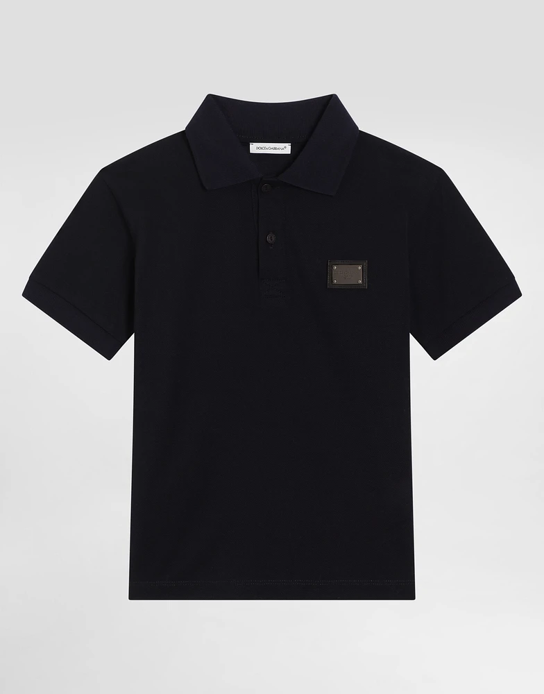 Piqué polo shirt with logo plaque
