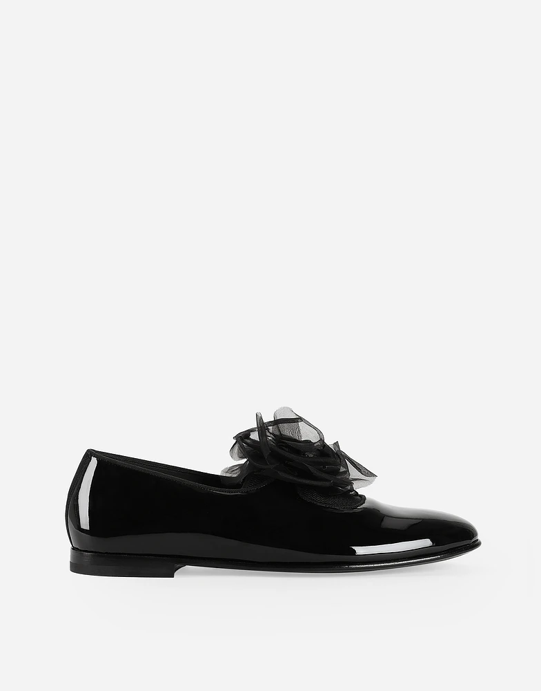 Patent leather slippers with flower appliqué