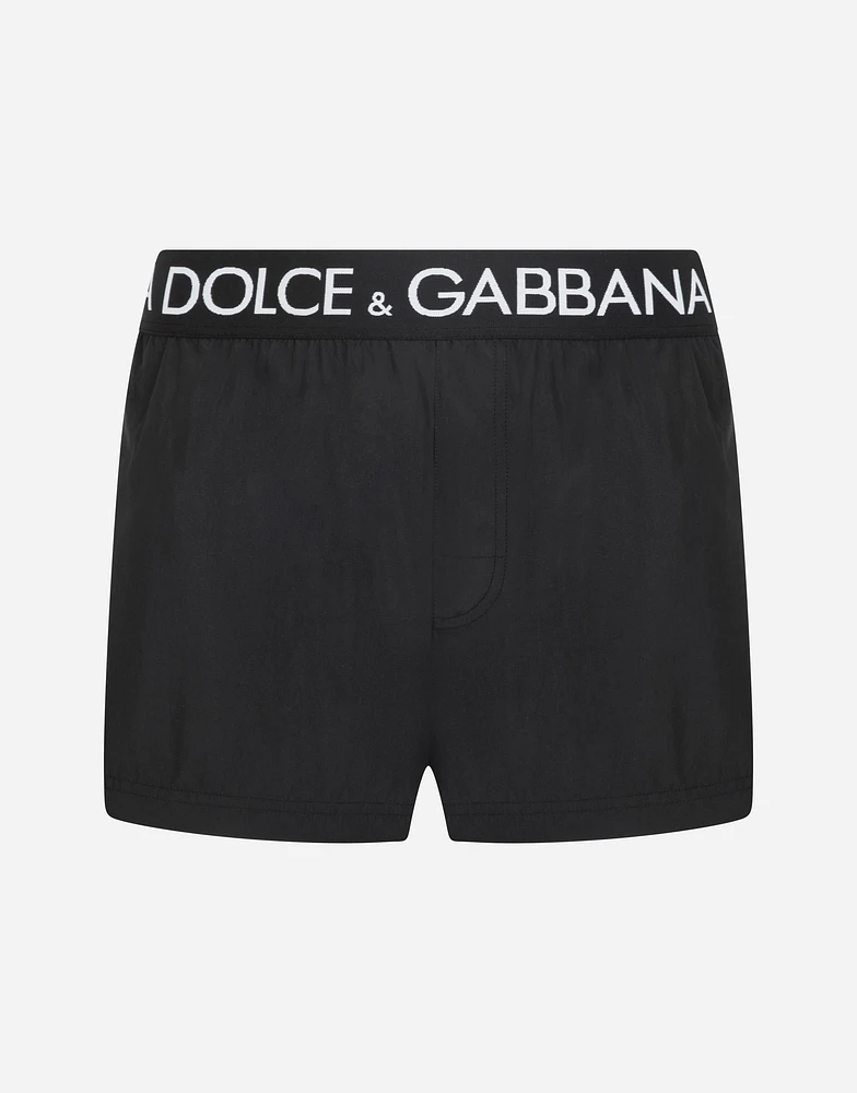Short swim trunks with branded stretch waistband
