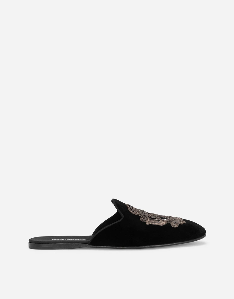 Velvet slippers with coat of arms embroidery