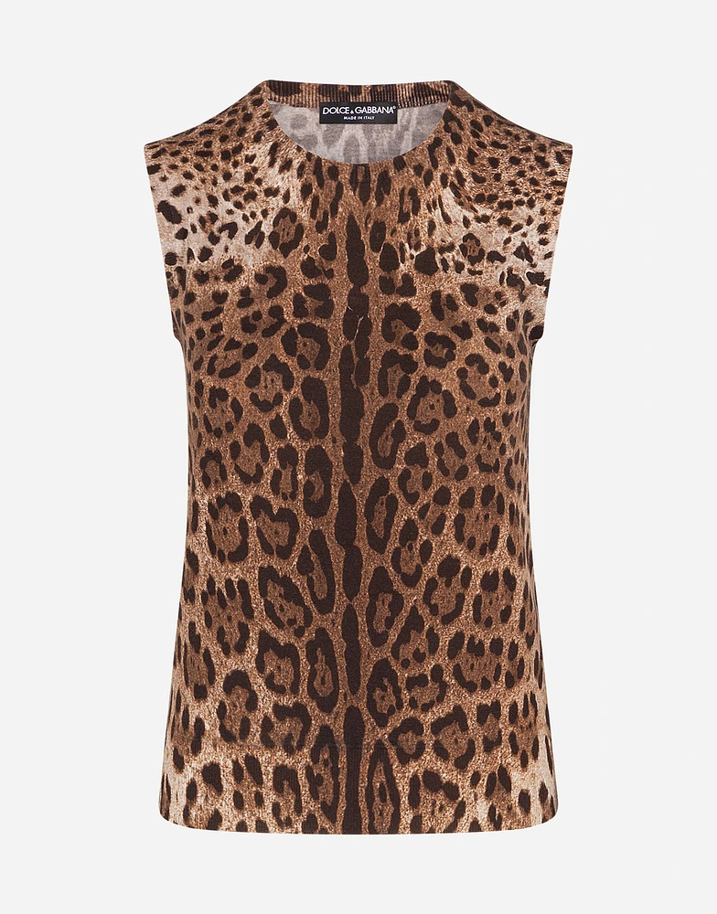 Sleeveless wool sweater with leopard print