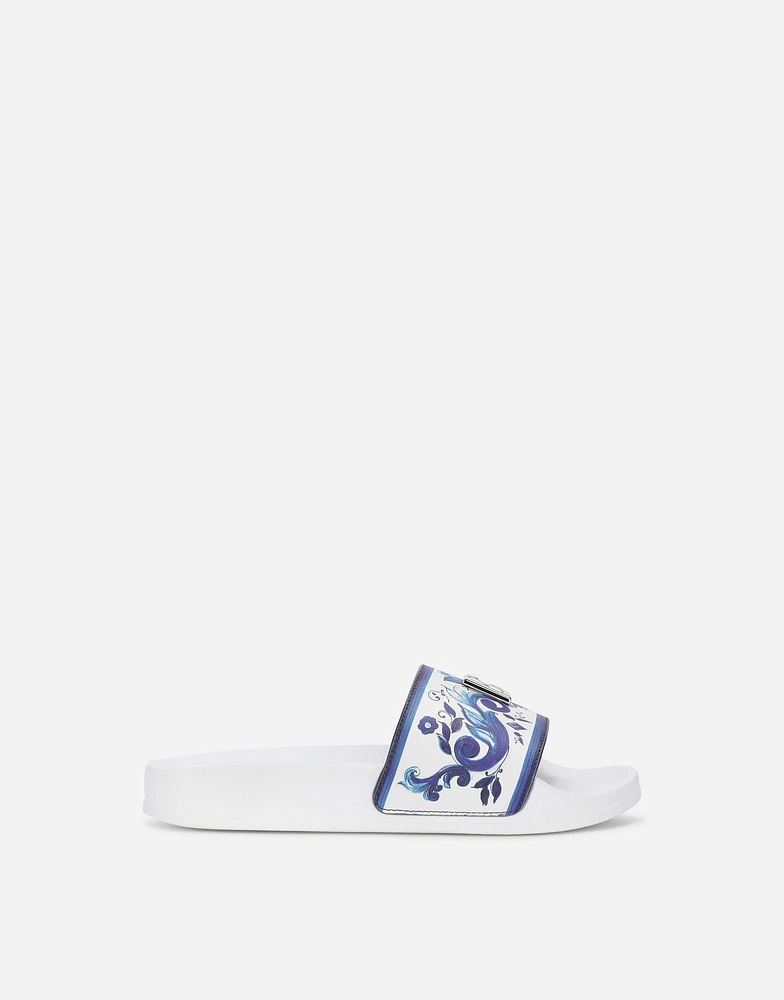 Majolica-print sliders with metal DG logo