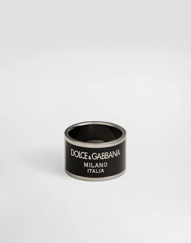 Metal band ring