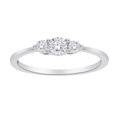 3 stones ring for women in 10k white Gold and 8 pts diamonds. Color: white | Doucet Latendresse
