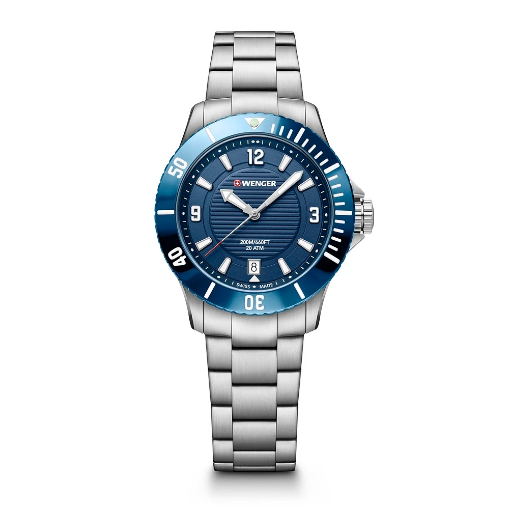 Montre pour dames avec cadran bleu et bracelet en argent | Doucet Latendresse