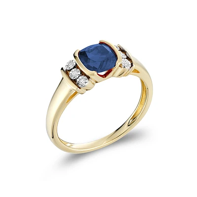 Bague en Or 10K avec Saphir Taille Coussin et Accents de Diamants. Color: jaune | Doucet Latendresse
