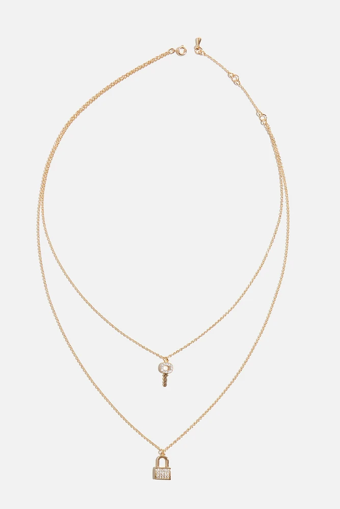 Collier à pavé avec pendentif de serrure et de clé