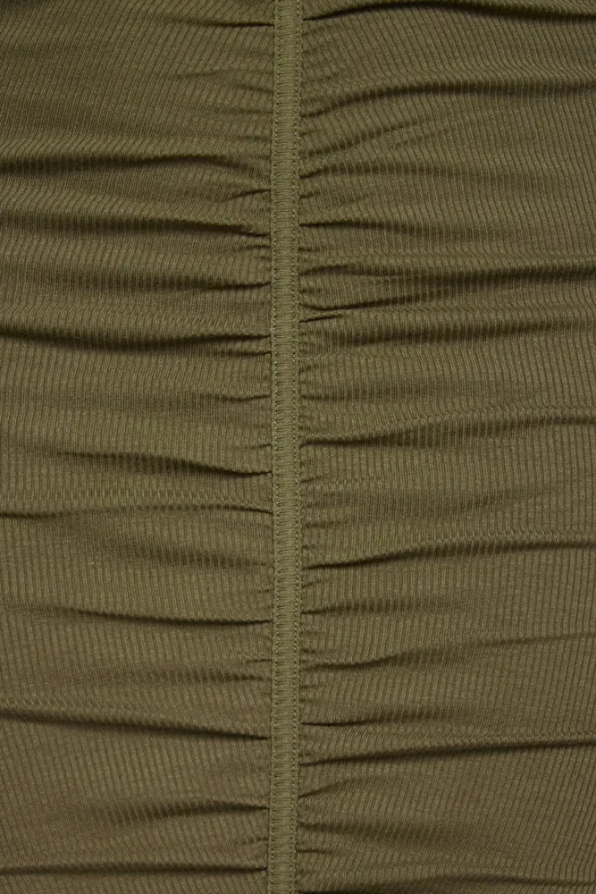 Robe maxi côtelée froncée