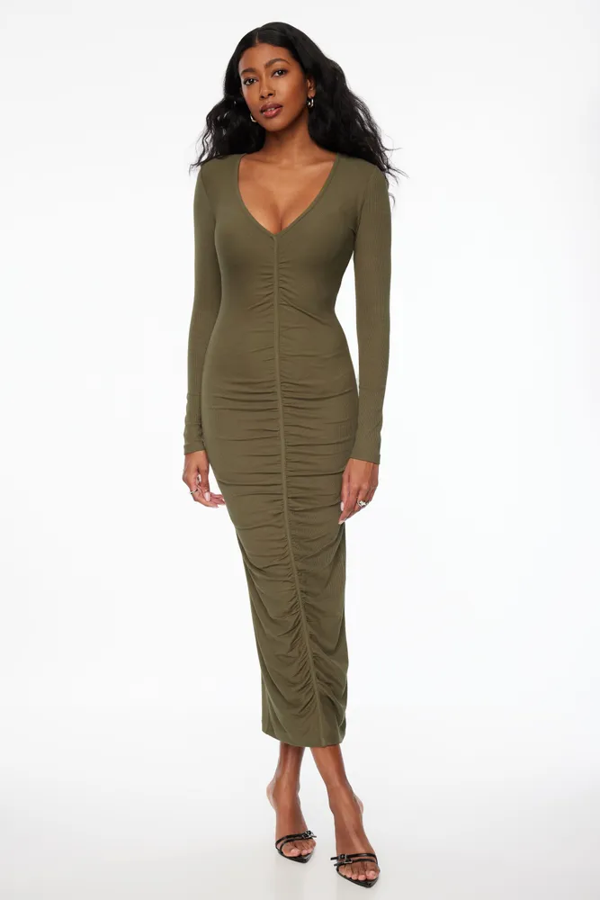 Robe maxi côtelée froncée