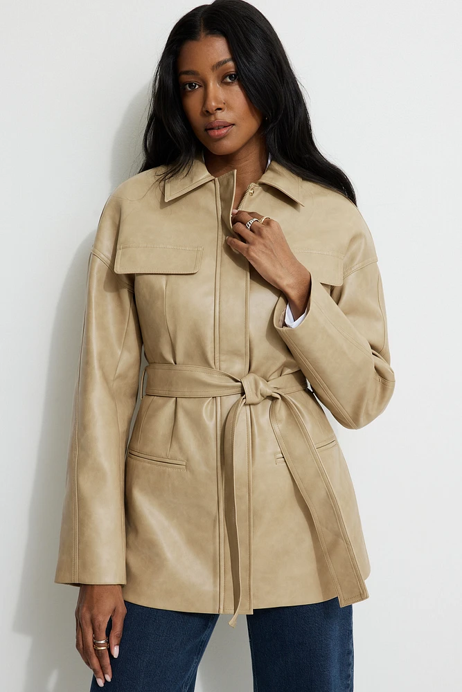 Blouson en faux cuir avec ceinture