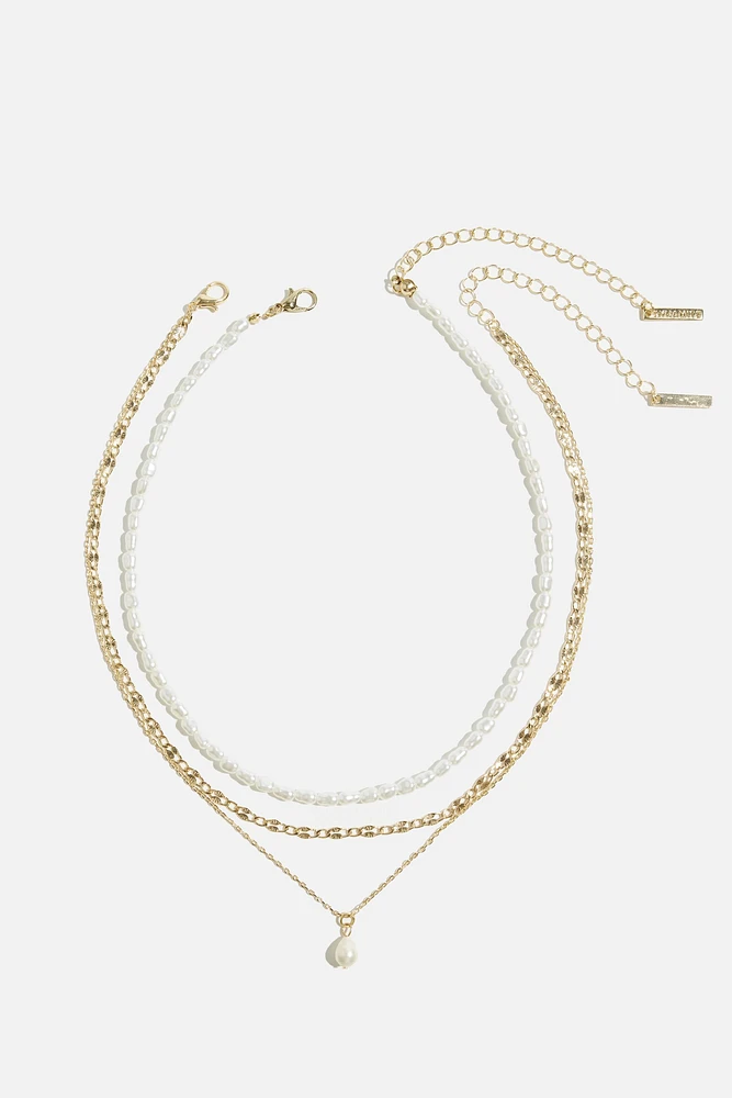 Collier superposé avec perles et chaînes