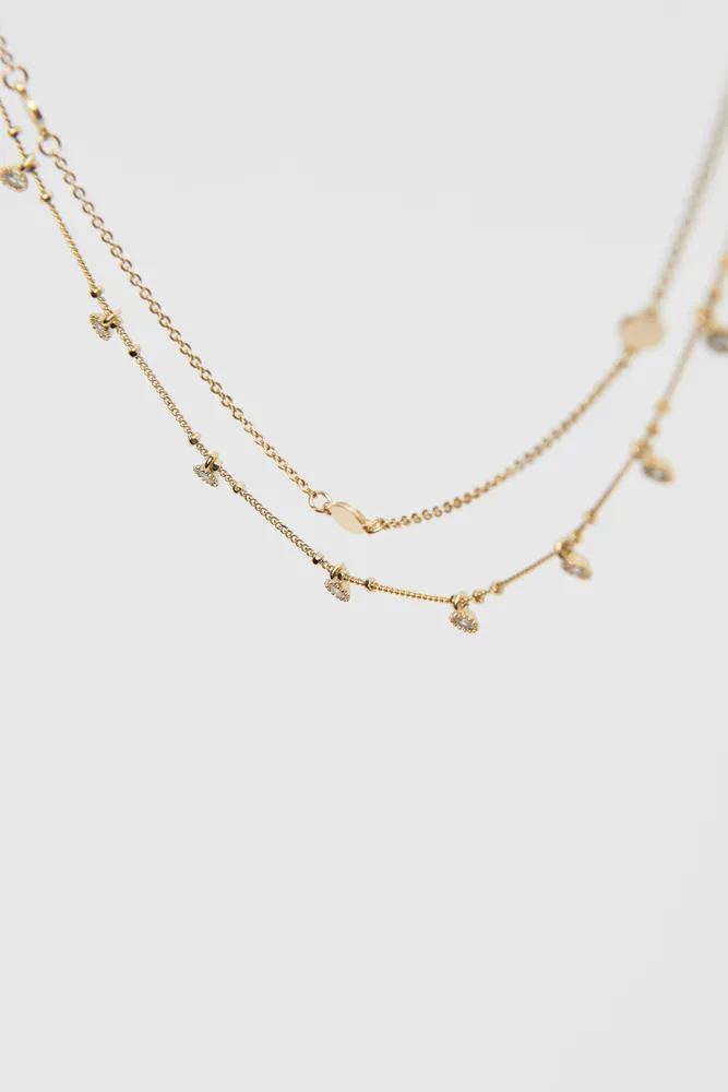 Collier superposé avec disques et pierres