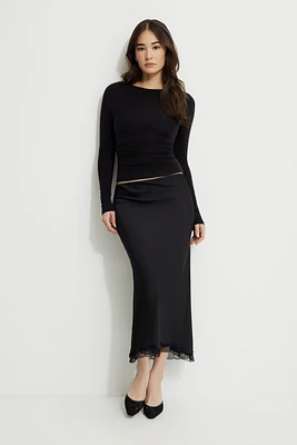 Jupe maxi en satin à bordure dentelle