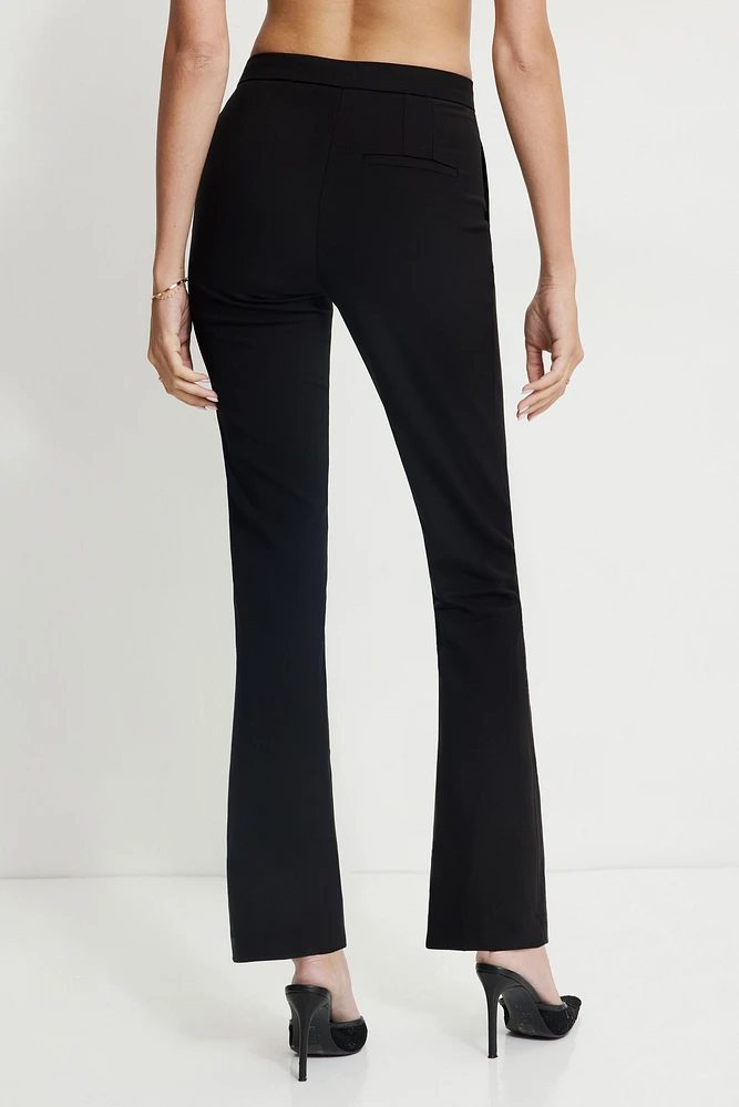 Pantalon à taille mi-haute et jambe semi-évasée