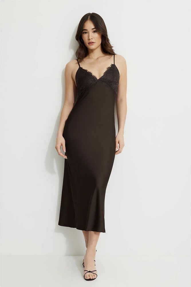 Robe maxi en satin à bordure dentelle Sage