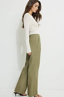 Pantalon épuré à jambe droite
