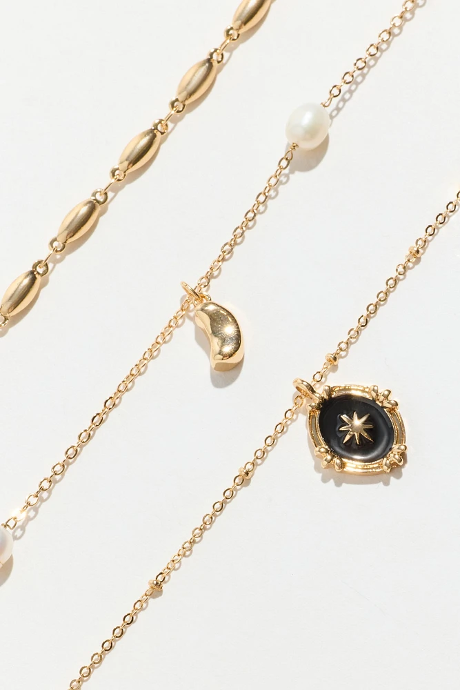 Ensemble de 3 colliers avec perles et à breloques célestes