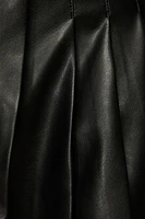 Jupe-short asymétrique en faux cuir