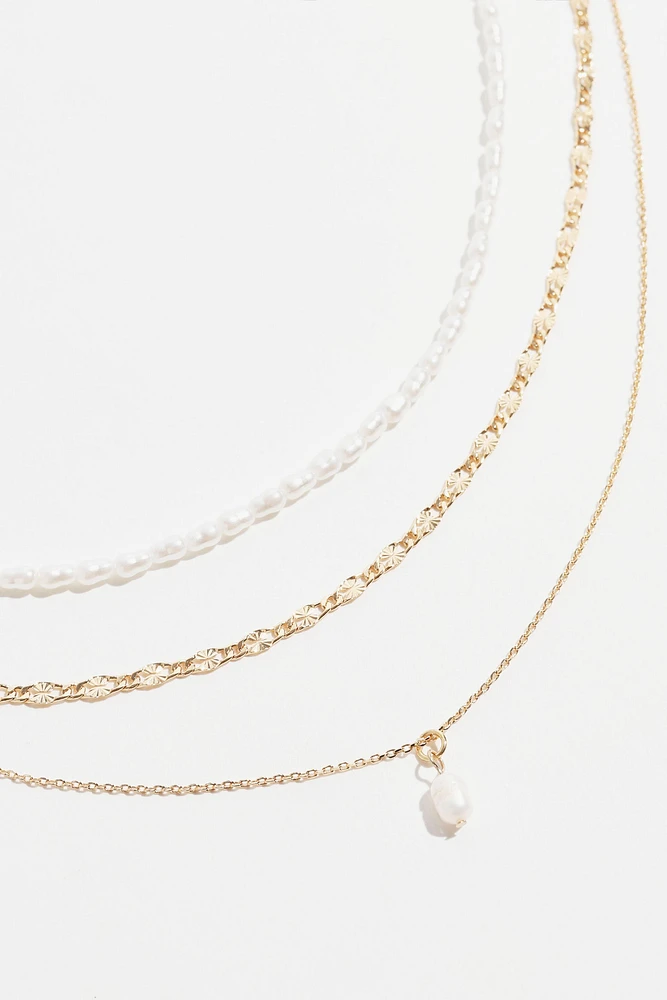 Collier superposé avec perles et chaînes