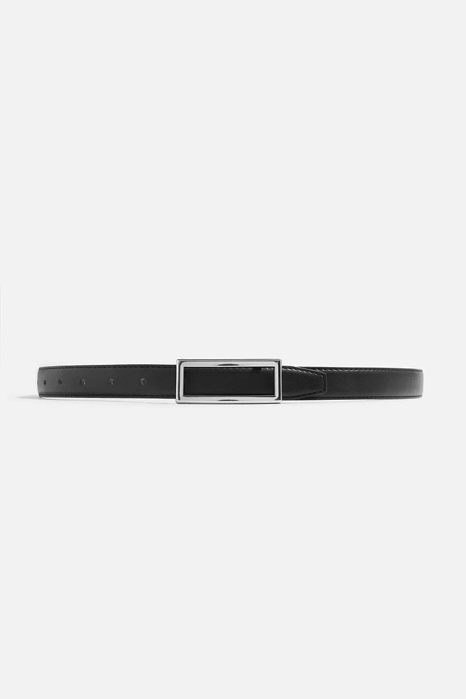 Ceinture mince en faux cuir à boucle carrée