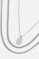 Ensemble de 3 colliers avec médaillon