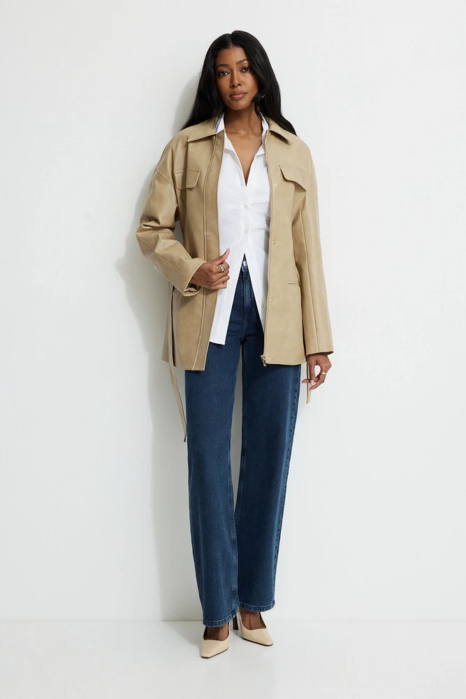 Blouson en faux cuir avec ceinture