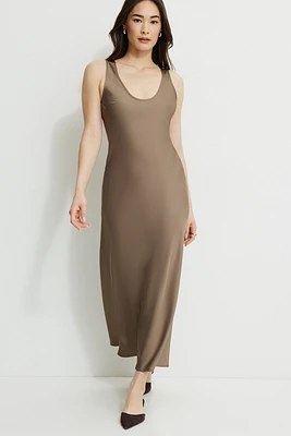 Robe nuisette maxi en satin Roux
