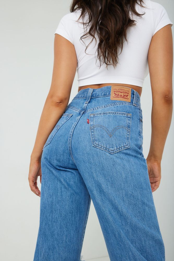 Jean LEVI’S droit déchiré à taille haute