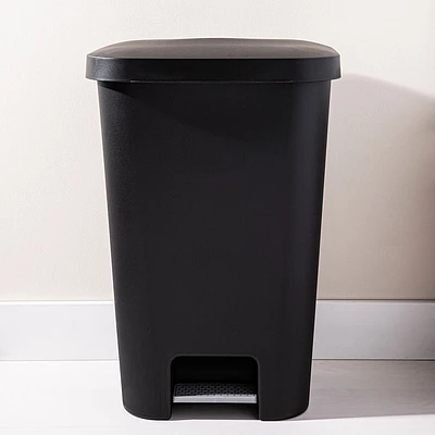 Sterilite Stepon Garbage Can 45 L (Black)