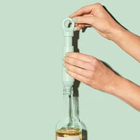 conomiseur à vin avec bouchon