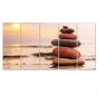 Panneaux de toile « Stones Pyramid on Sand Symbolizing Zen »