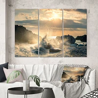 Toile imprimée « Big Wave Hit the Rock at Beach