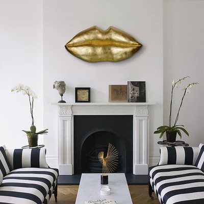 Kiss Kiss Wall Decor