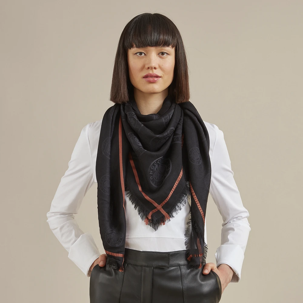 La Médaille Longchamp Shawl