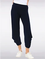 Manteaux | La maison du manteau au Québec Pantalon Drapé Harem Fluide et Chic par Amani Couture