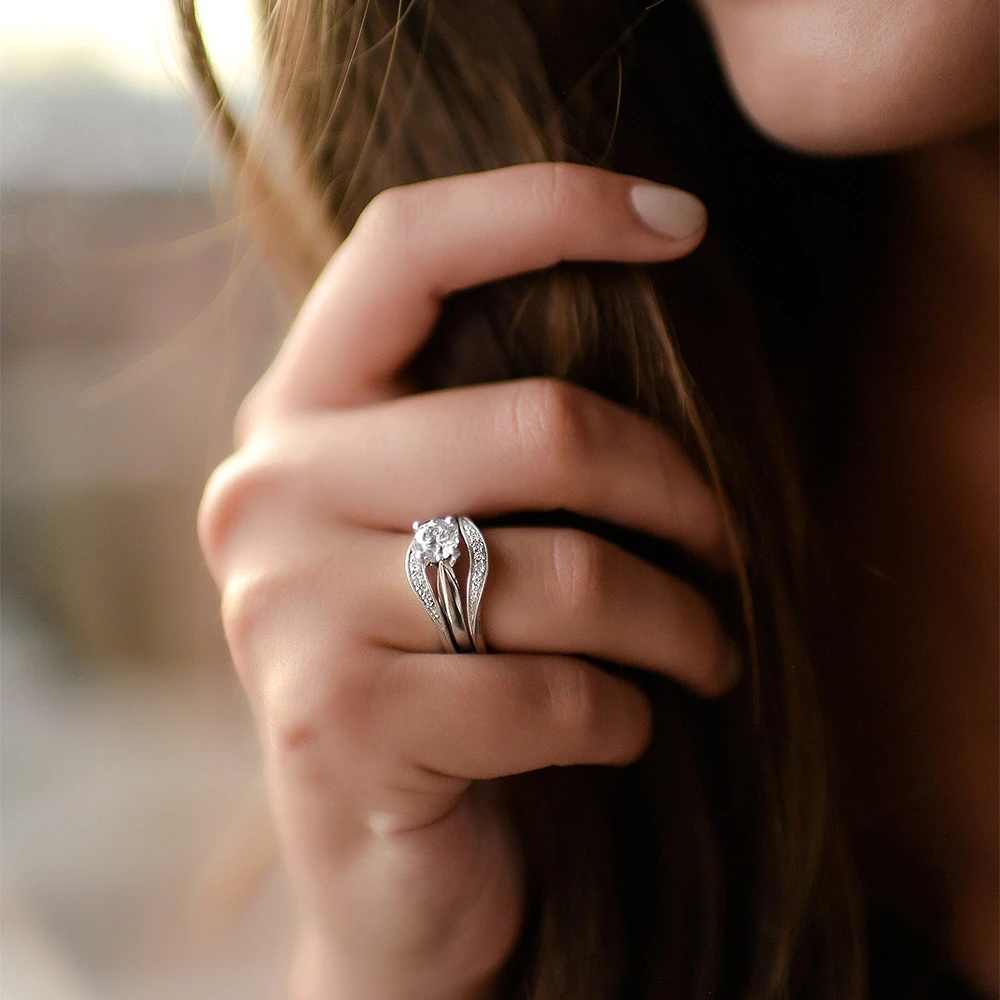 Great Canadian Solitaire Engagement Ring with 1.00 Carat Diamond in 14kt White Gold