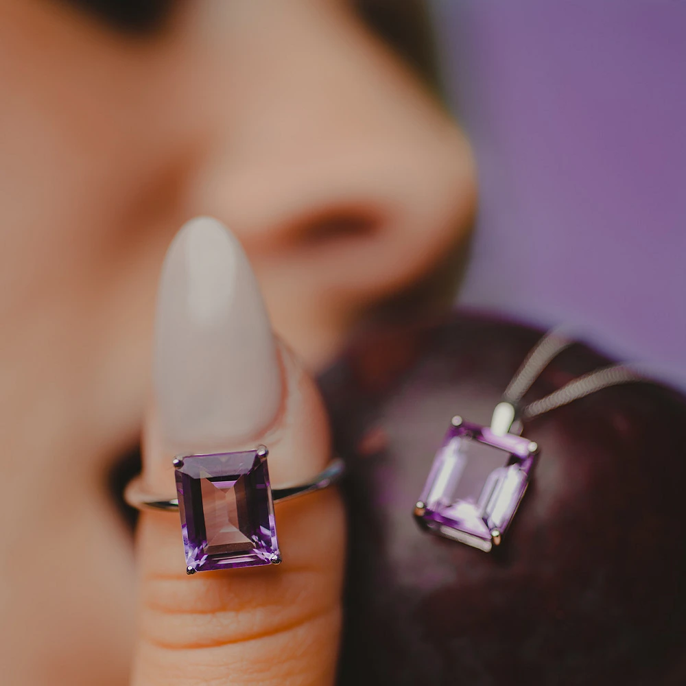 Cleo Ring with Amethyst in 10kt White Gold