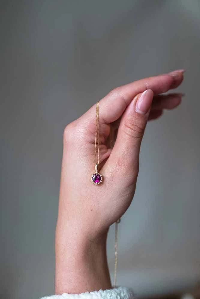 Pendant with 5.5MM Rhodolite Garnet in 10kt Yellow Gold with Chain