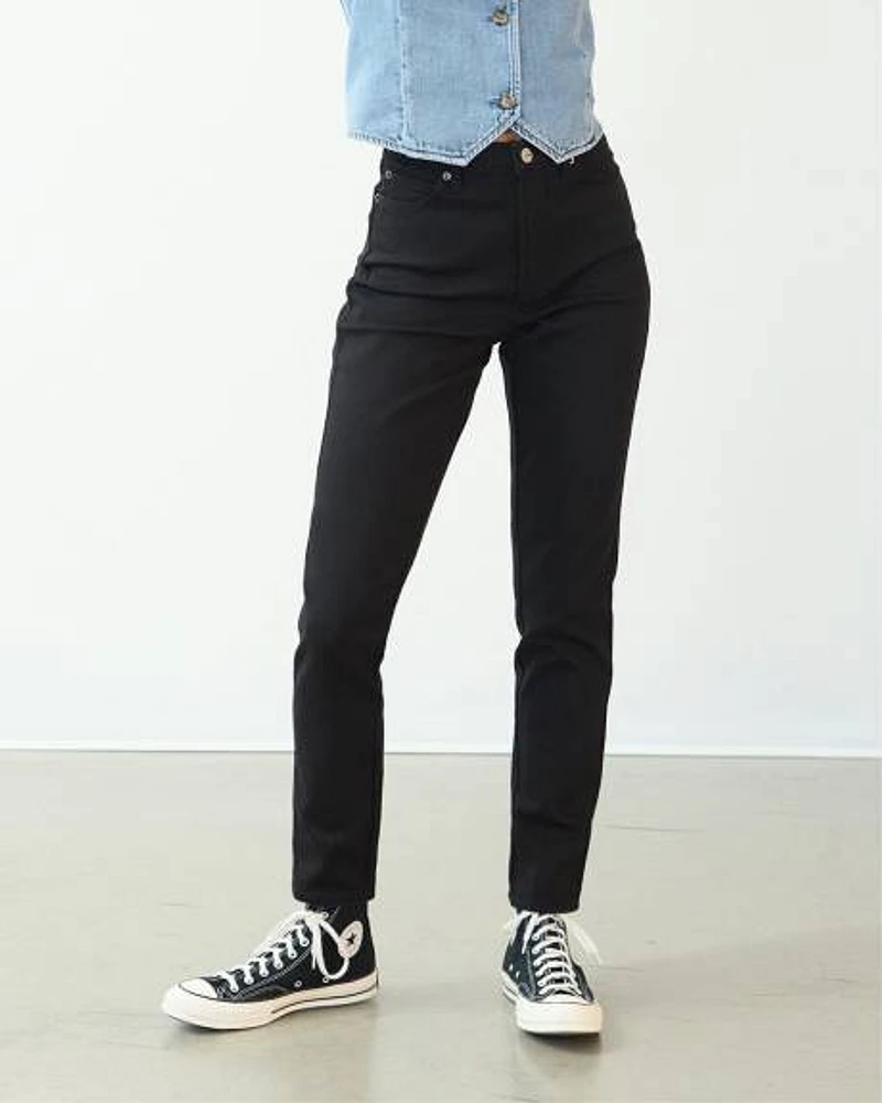 Jean taille haute à jambe étroite